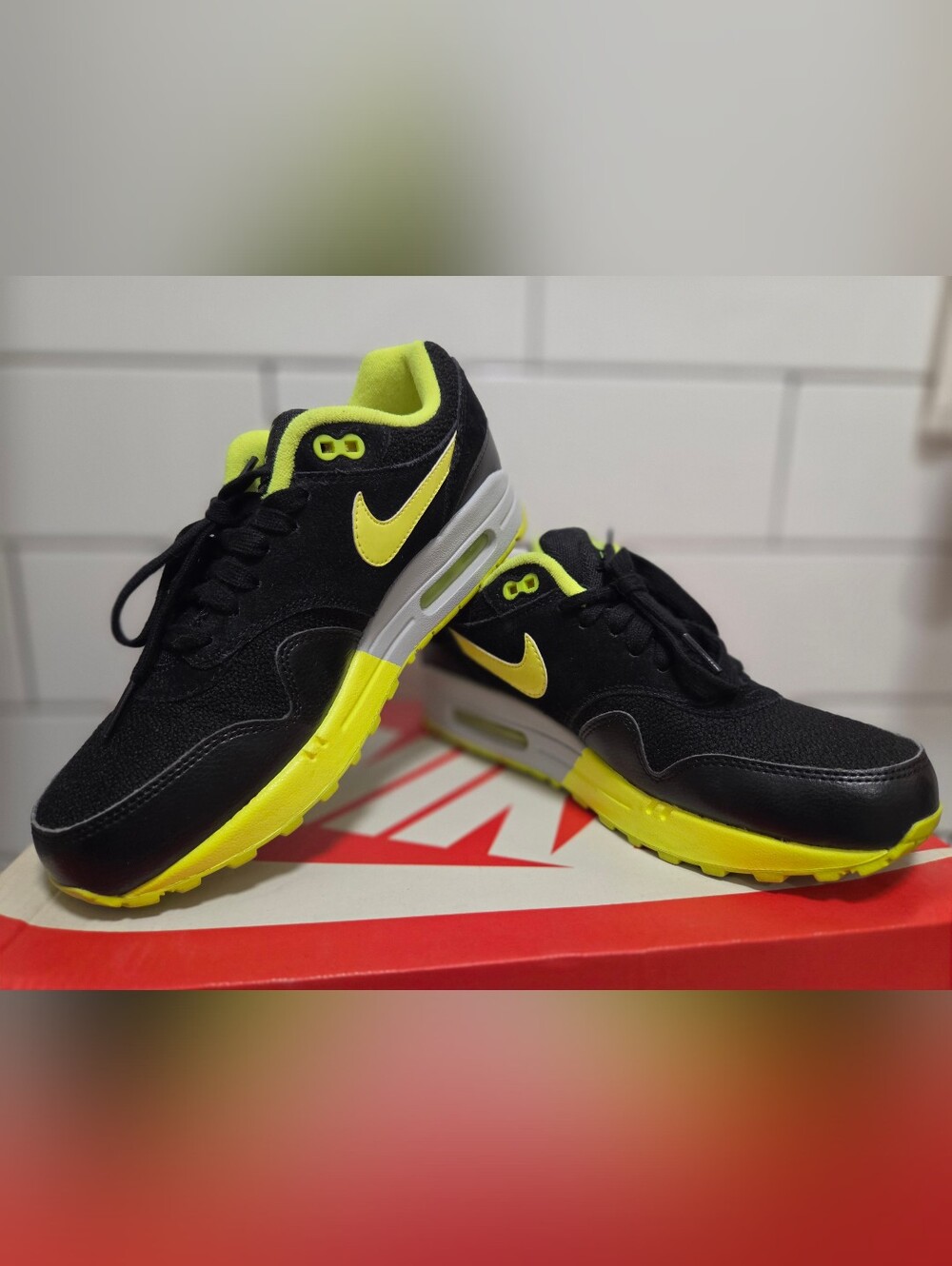 Nike Air Max 1 Black Volt